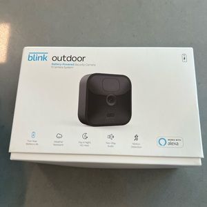 BLINK INDOOR OR OUTDOOR LIVE SECURITY CAMERA BLACK WIRELESS CORDLESS WI-FI